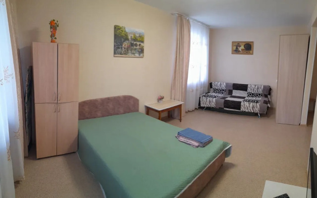 Na Ulitse Leytenanta Shmidta 11 Flat
