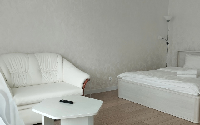 U Glavnoy Ploschadi Pobedy Flat