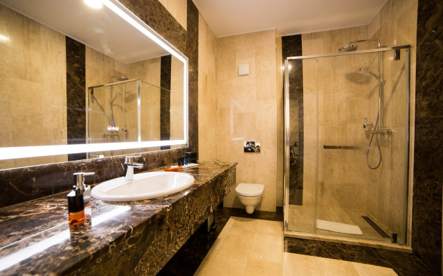 Отель Lebada Luxury Resort & Spa