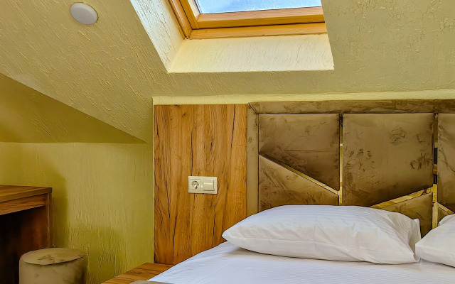 Квартира светлая на мансардном этаже с видом на горы