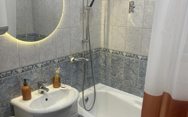 Klassnaya s Vidom na Vokzal Flat