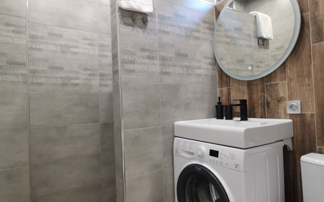 V Tsentre Sochi s Terrasoy i Zonoy Barbekyu Apartments