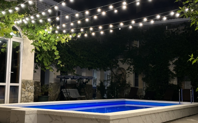 Come Inn na Klenovoy Guest House