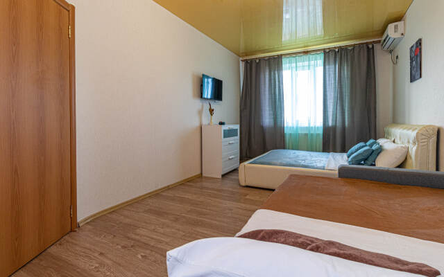 Uyutnaya kvartira s novym remontom Apartments