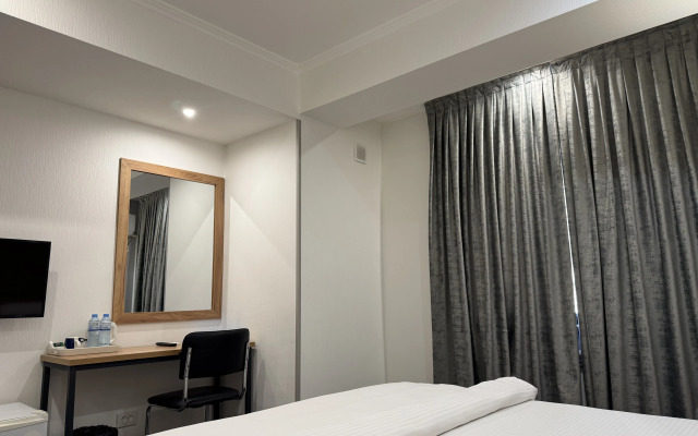 Afsona Hotel