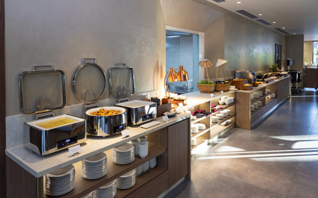 Отель Iconic Long Hai