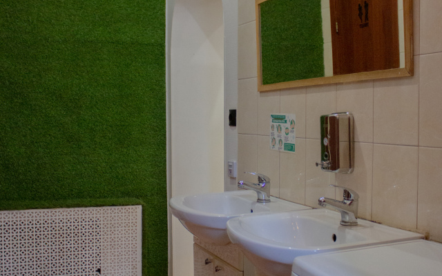 Меблированные комнаты Симпл Сизонс Румс