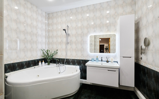 Квартира GM Apartments Двухуровневая с мансардой у Патриарших Прудов