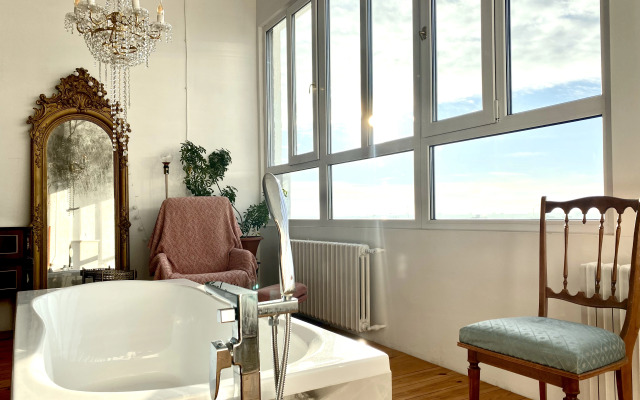 Апартаменты ApartMari Уникальный Люкс с видом на город