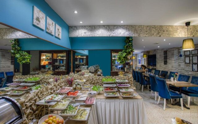 Raymond Blue Hotel