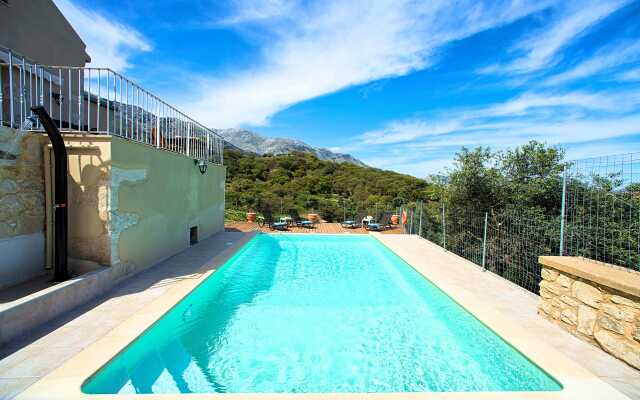 Вилла Cretan View Heated Pool