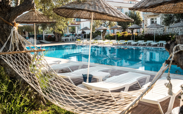 Zeytin Arası Apart Otel