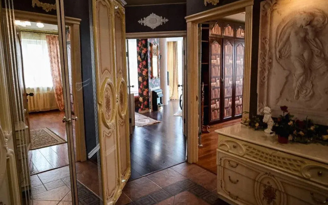 Na Zapototskogo, 12 Flat
