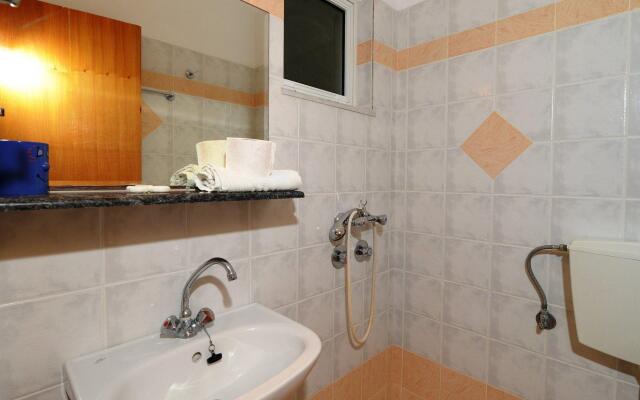 Pharos Rooms Hotel
