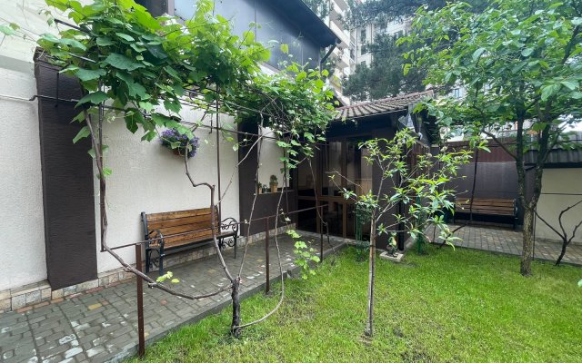 Infiniti Guest House