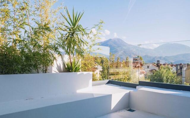 To Be Social House Hotel