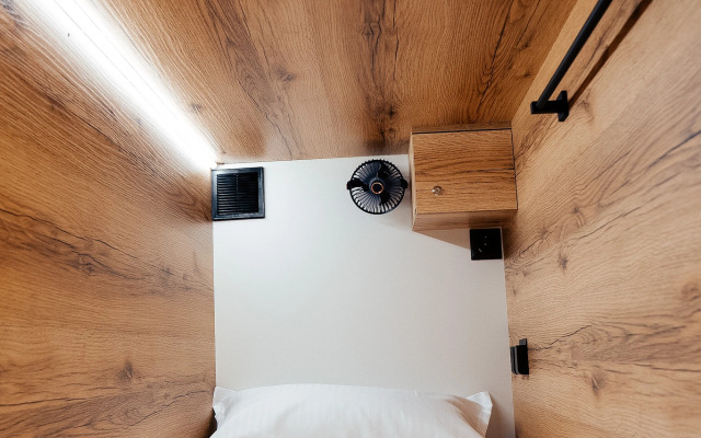 13/77 Hostel