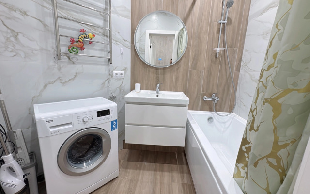 Dvuhkomnatnye  Morskaya Simfonya-2, s vannoj , s vidom na bassejn dlya bol'shoj sem'i Apartament