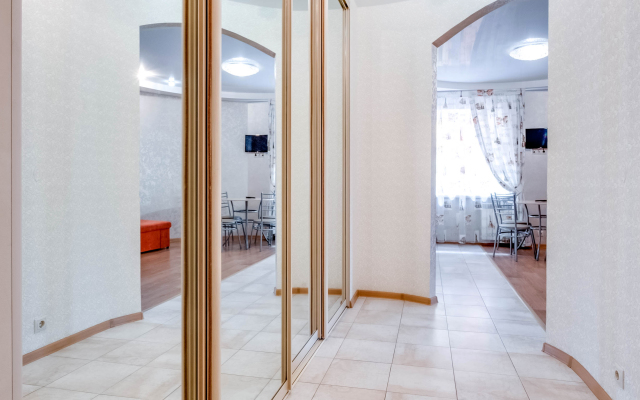 Tryohkomnatnye V Tsentre Goroda Po Istomina 41 Apartments