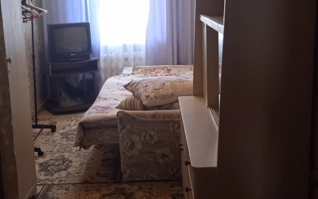 Tryokhkomnatnaya V Posyolke Ordzhonikidze Flat