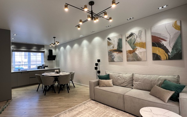 Gostevoy Dom s Dizaynerskim Remontom Guest House