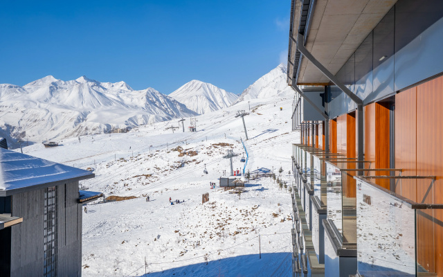 Apartamenty Prostornye apartamenty s 2 spal'nami i 2 vannymi v zdanii NEO ski-in/ski-out Novyj Gudauri