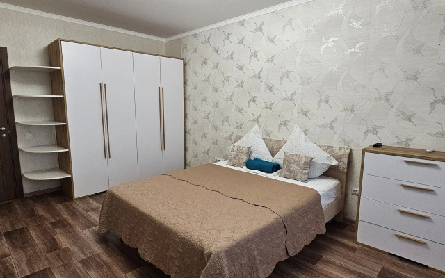 Trekhkomnatnye Na Yemlyutina Flat