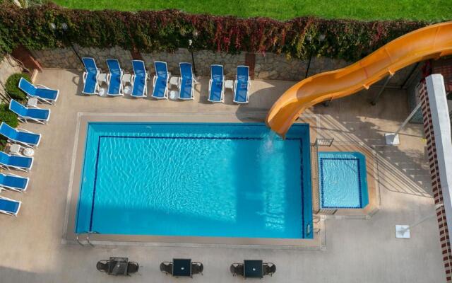 Lara Dinc Hotel