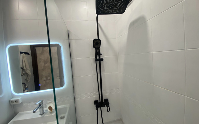 Квартира Двухкомнатная у метро напротив Северного вокзала