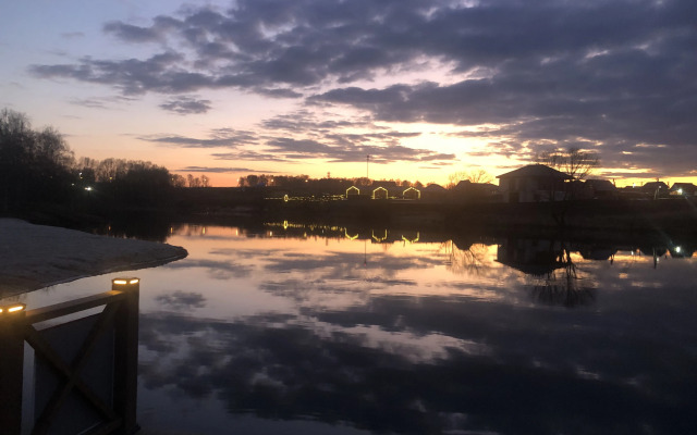 Частный дом дом у озера с чаном и баней