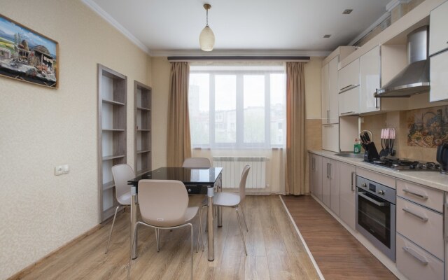 Stay Inn On Sayat-Nova Ave. 33-53 Apartments