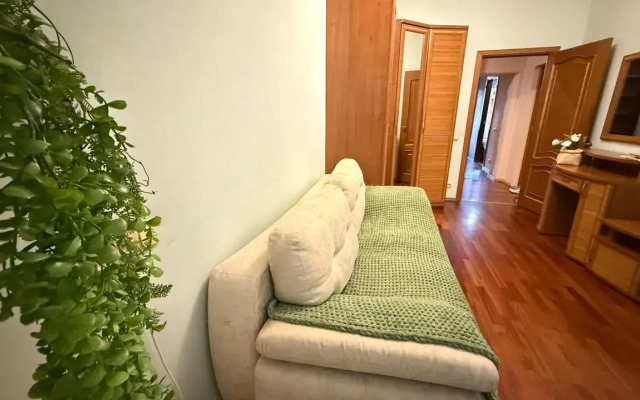 3 Komnatnaya Flat