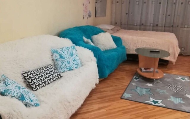 Ekologichnaya CHetyrekhkomnatnaya V Tsentre Flat