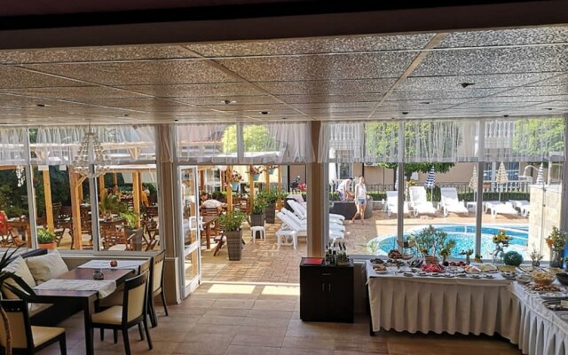Hotel Tropics Hotel