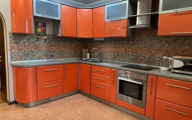 Na Ulitse Khvorostukhina, 1a Flat