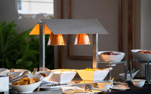 Отель Trademark Suites at Enaki Town