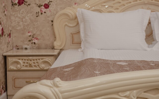 GUSTO Hotel
