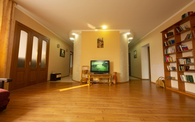 Квартира 3 комнатная квартира улица Холодильная 85/1