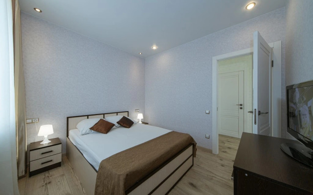 Квартира от компании Хоум Отель на Ново- Садовой  215Б