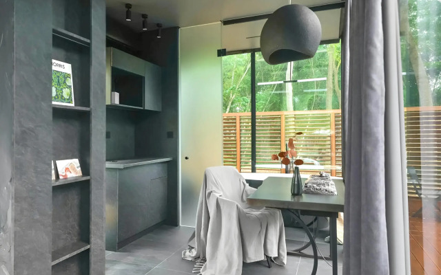 Private House na Beregu Reki s Avtorskim Dizaynom