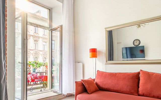 Апартаменты на Большом 13 Балкон