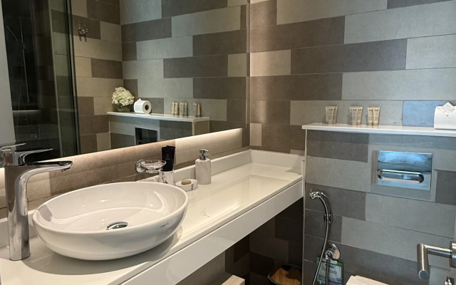 Highend Luxury Seven Palm Apartments