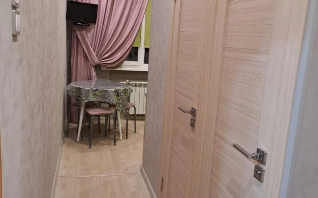 Na Ulitse Putevaya 8b Flat