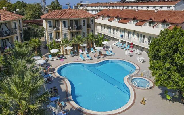 Marcan Beach Hotel - Bed And Breakfast