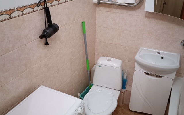 Studiya Na Yekaterinenskoy 6/1 Apartments