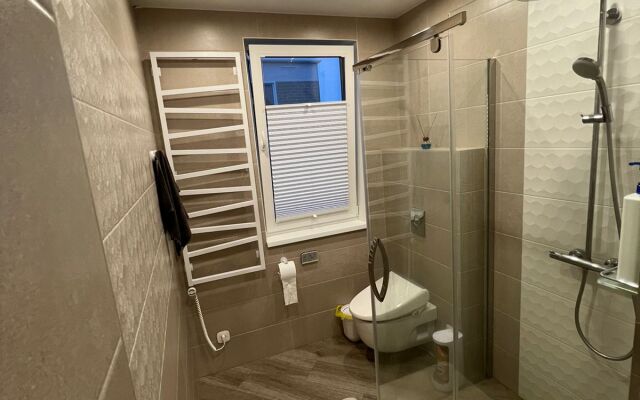 Villa V Zakrytom Poselke S Plyazhem