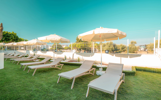 Prive Suite Side & Spa  (Adult Only 16+)