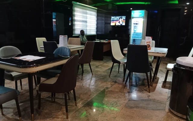 Отель Dutse Suites and Luxury