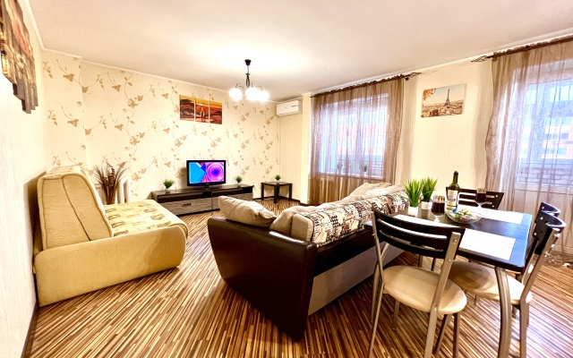 Апартаменты двухкомнатные на Карбышева 61Б (рядом с ТЦ Космопорт)