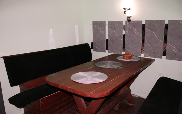 Pomestye Ampiala Hotel